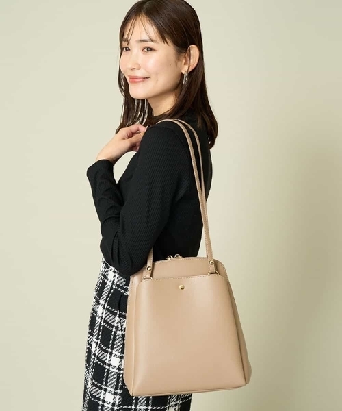 a.v.v（アーヴェヴェ）の「【2WAY】リュック/ショルダーバッグ（ショルダーバッグ・レディース・ベージュ/ブラック/アイボリー・38）」の3枚目の写真