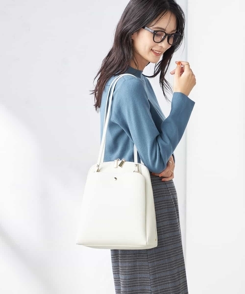 a.v.v（アーヴェヴェ）の「【2WAY】リュック/ショルダーバッグ（ショルダーバッグ・レディース・ベージュ/ブラック/アイボリー・38）」の4枚目の写真