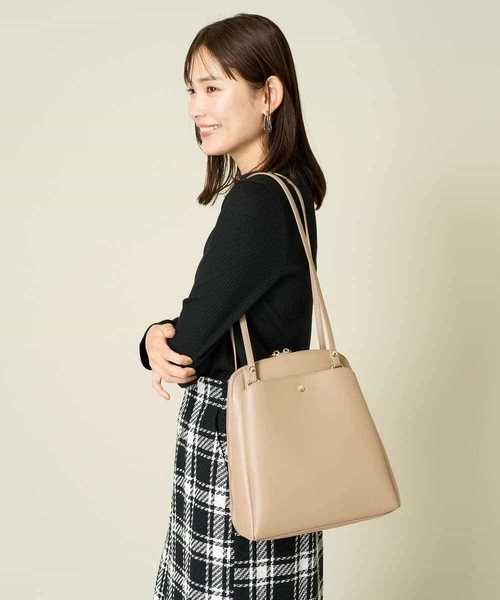 a.v.v（アーヴェヴェ）の「【2WAY】リュック/ショルダーバッグ（ショルダーバッグ・レディース・ベージュ/ブラック/アイボリー・38）」の7枚目の写真