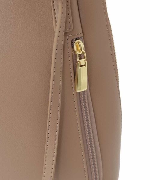 a.v.v（アーヴェヴェ）の「【2WAY】リュック/ショルダーバッグ（ショルダーバッグ・レディース・ベージュ/ブラック/アイボリー・38）」の8枚目の写真