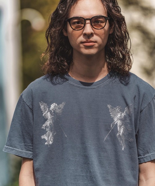 CAMBIO(カンビオ)の「mt9729- ピグメントTシャツ_Angels(Tシャツ/カットソー・メンズ・アイボリー/ブラック系その他/ブルー系その他・S/M/L/XL)」の3枚目の写真