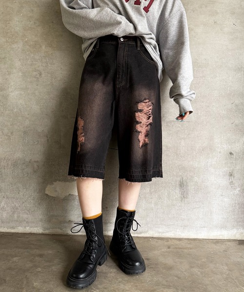 DOUBLE NAME（ダブルネーム）の「ダメージデニムオーバーダイハーフパンツ（デニムパンツ・レディース・ブラック/ネイビー・FREE）」の2枚目の写真