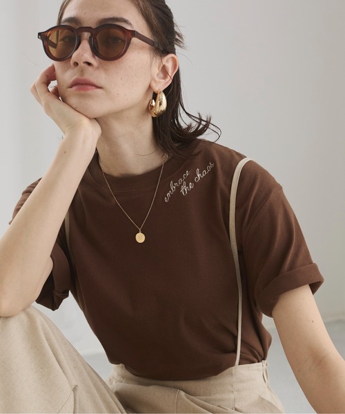 刺繍 ロゴ Tシャツ (半袖）（Tシャツ/カットソー）｜ANGIE