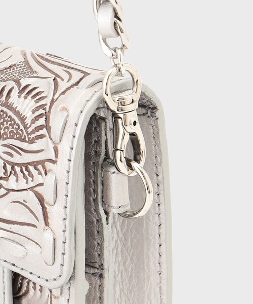 CARVING TRIBES(カービングトライブス)の「ChainMiniBag(ショルダーバッグ・レディース・シルバー/ボルドー/ブラウン系その他/ベージュ系その他/ブラック・FREE)」の19枚目の写真