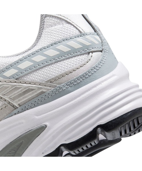NIKE(ナイキ)の「ナイキ NIKE ナイキ イニシエーター(スニーカー・レディース・ホワイト×ピンク・23.5cm/24.0cm/24.5cm/25.0cm/25.5cm/26.0cm/23.0cm)」の6枚目の写真