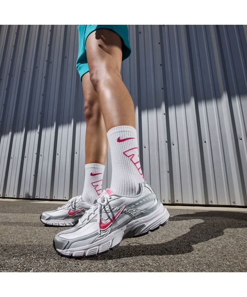 NIKE(ナイキ)の「ナイキ NIKE ナイキ イニシエーター(スニーカー・レディース・ホワイト×ピンク・23.5cm/24.0cm/24.5cm/25.0cm/25.5cm/26.0cm/23.0cm)」の8枚目の写真