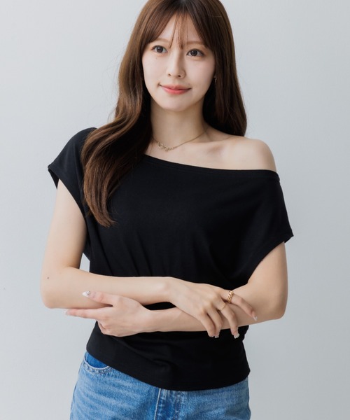 SENEE one shoulder tops ブラック one shoulder tops（ワンショルダートップス）（Tシャツ