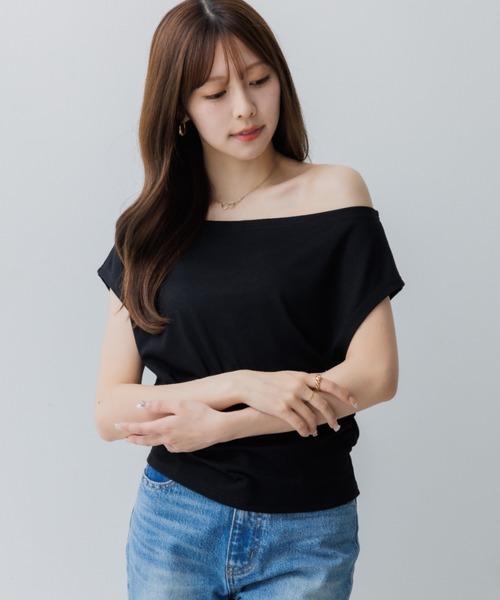 SENEE（セニー）の「one shoulder tops（ワンショルダートップス）（Tシャツ/カットソー・レディース・ホワイト/ブラック・FREE）」の8枚目の写真