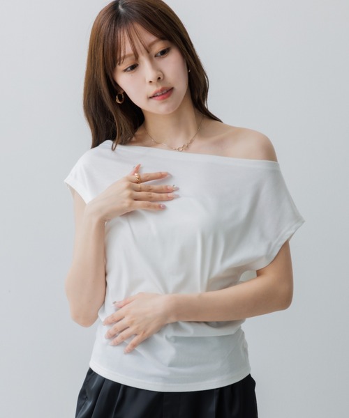 SENEE（セニー）の「one shoulder tops（ワンショルダートップス）（Tシャツ/カットソー・レディース・ホワイト/ブラック・FREE）」の13枚目の写真
