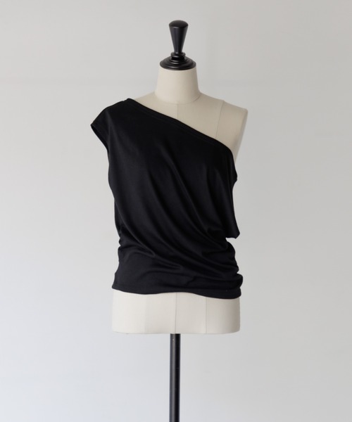 SENEE one shoulder tops ブラック one shoulder tops（ワンショルダートップス）（Tシャツ