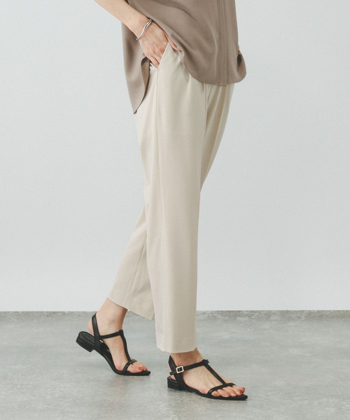 GLOBAL WORK（グローバルワーク）の「ウツクシルエットDRYテーパードパンツ/289056（その他パンツ・レディース・ブルー/ブラック/アイボリー/ライトグレー/ネイビー/モカ/ライトグレー系5・X-SMALL/SMALL/MEDIUM/LARGE/X-LARGE/XX-LARGE）」の16枚目の写真