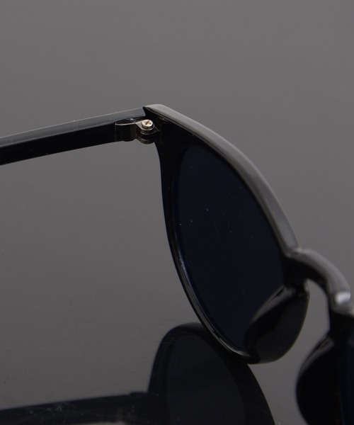 Revo.（レボ）の「ボストン型 フラットレンズ サングラス カラーレンズ クリアフレーム UVカット（サングラス・レディース・ブラウン/アイボリー/ブラック/ブラック×グリーン/ブラック×ブルー/ブラック×ピンク/クリアイエロー/ブラック×グレー・FREE）」の19枚目の写真