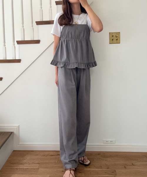 LAUIR（ラウアー）の「リネン混フリルビスチェ+ワイドパンツセット[高身長サイズMT/低身長サイズS有り]（セットアップ・レディース・グレー/ブラック/アイボリー・SMALL/MEDIUM/LARGE/MT）」の4枚目の写真