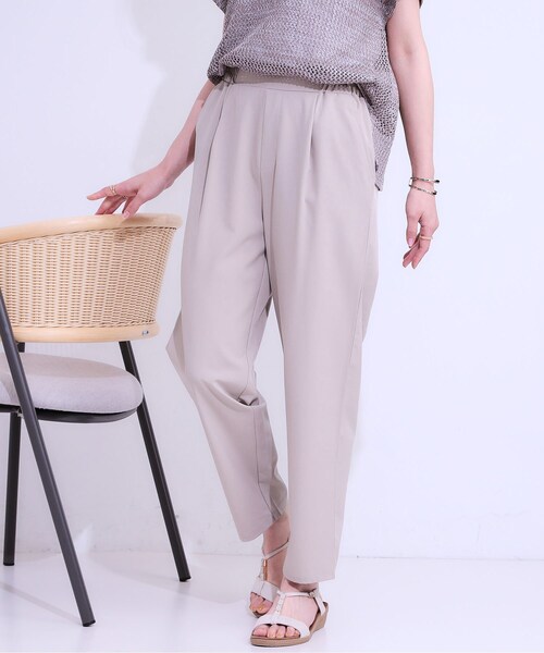 SHOO・LA・RUE(シューラルー)の「【SS-3L/ひんやり/吸水速乾/UV】軽量でさらりと穿ける テーパードパンツ(その他パンツ・レディース・ピンク系/ブラック/ベージュ/ブルー系その他/ダークグレー・01/05/10/03/02/04)」の4枚目の写真