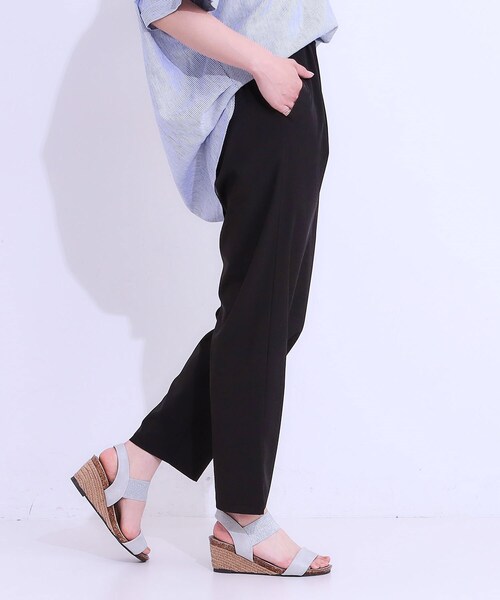 SHOO・LA・RUE(シューラルー)の「【SS-3L/ひんやり/吸水速乾/UV】軽量でさらりと穿ける テーパードパンツ(その他パンツ・レディース・ピンク系/ブラック/ベージュ/ブルー系その他/ダークグレー・01/05/10/03/02/04)」の9枚目の写真