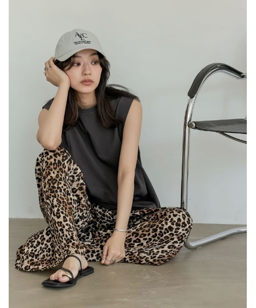 Re:EDIT(リエディ)の「二の腕すっきり見え 綿100% ショルダータックノースリーブTシャツ(Tシャツ/カットソー・レディース・ブラック/オフホワイト/チャコールグレー・MEDIUM/LARGE)」の11枚目の写真