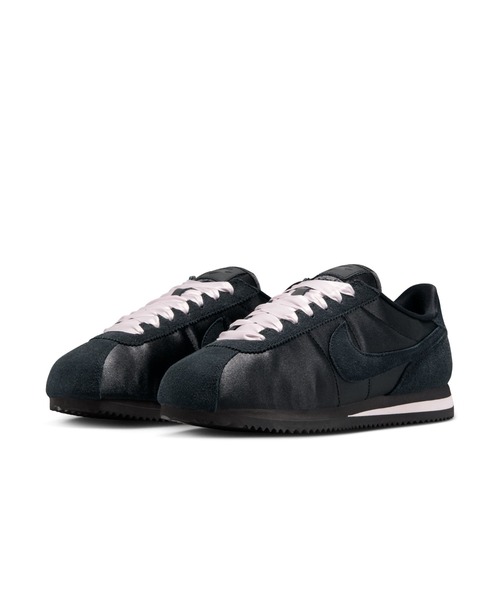 NIKE(ナイキ)の「W CORTEZ TXT SE(スニーカー・レディース・ブラック・24.5cm/24.0cm/23.5cm/23.0cm/22.5cm/25.0cm)」の1枚目の写真