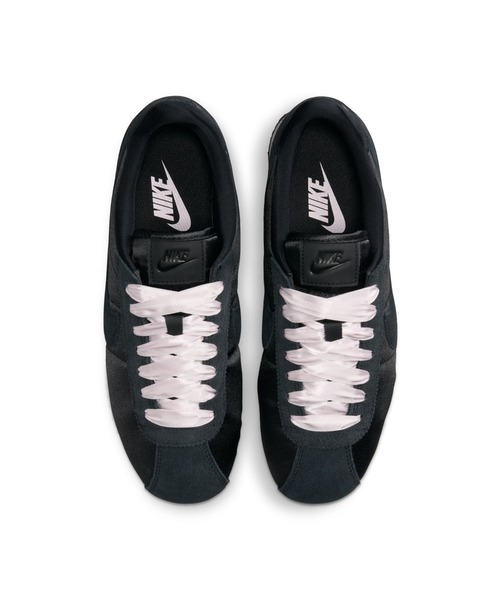 NIKE(ナイキ)の「W CORTEZ TXT SE(スニーカー・レディース・ブラック・24.5cm/24.0cm/23.5cm/23.0cm/22.5cm/25.0cm)」の6枚目の写真