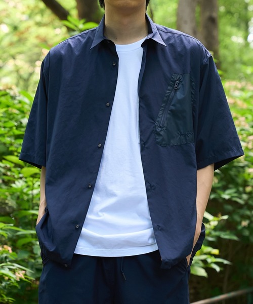 WHITE MOUNTAINEERING(ホワイトマウンテニアリング)の「【White Mountaineering / ホワイトマウンテニアリング】別注DRAW CORD S/S POCKET SHIRTS(シャツ/ブラウス・メンズ・ホワイト/ブラック/ダークグレー/ネイビー・1/2/3)」の4枚目の写真