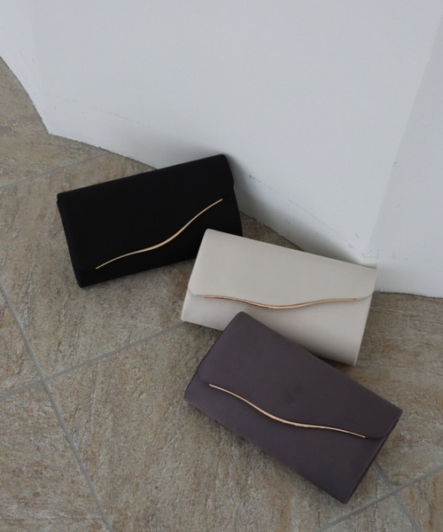 Dorry Doll(ドリードール)の「ウエーブ金具サテンクラッチ(クラッチバッグ・レディース・チャコール/ベージュ/ブラック・FREE)」の5枚目の写真