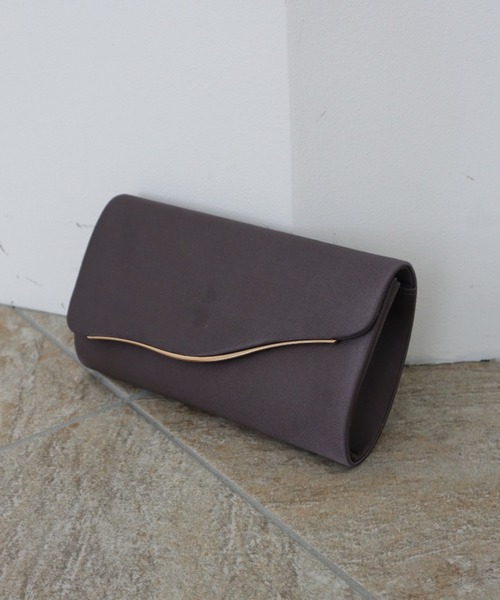 Dorry Doll(ドリードール)の「ウエーブ金具サテンクラッチ(クラッチバッグ・レディース・チャコール/ベージュ/ブラック・FREE)」の14枚目の写真