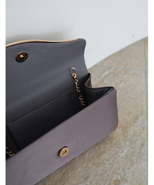 Dorry Doll(ドリードール)の「ウエーブ金具サテンクラッチ(クラッチバッグ・レディース・チャコール/ベージュ/ブラック・FREE)」の21枚目の写真