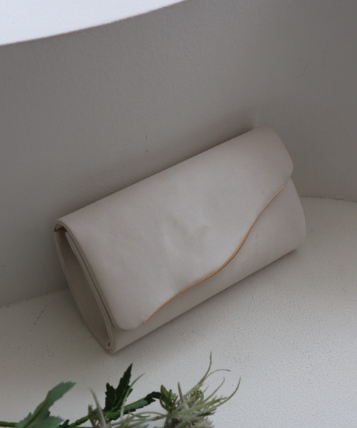 Dorry Doll(ドリードール)の「ウエーブ金具サテンクラッチ(クラッチバッグ・レディース・チャコール/ベージュ/ブラック・FREE)」の12枚目の写真