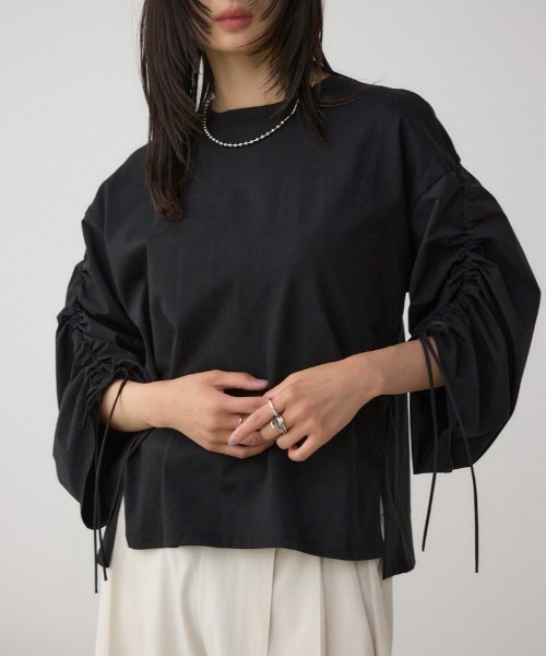 AZUL by moussy(アズールバイマウジー)の「ギャザースリーブカットトップス(Tシャツ/カットソー・レディース・ブラック/オフホワイト/杢グレー/バーガンディー・FREE)」の2枚目の写真