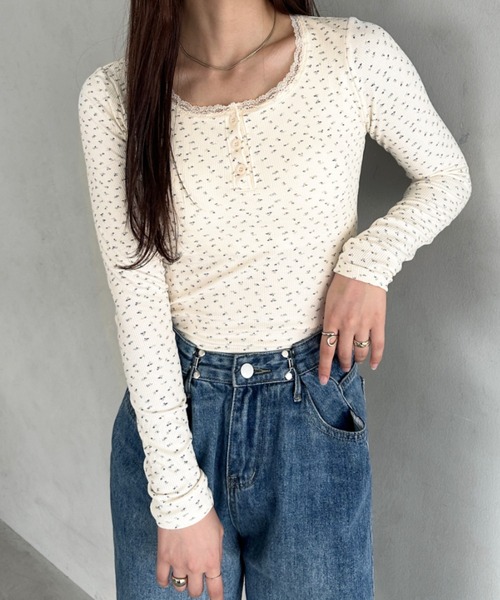 MYMOOD.(マイムード)の「カップ付き花柄ヘンリーネック ロングスリーブカットソー(Tシャツ/カットソー・レディース・ホワイト/アイボリー/ブラック・FREE)」の11枚目の写真