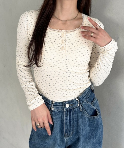 MYMOOD.(マイムード)の「カップ付き花柄ヘンリーネック ロングスリーブカットソー(Tシャツ/カットソー・レディース・ホワイト/アイボリー/ブラック・FREE)」の12枚目の写真