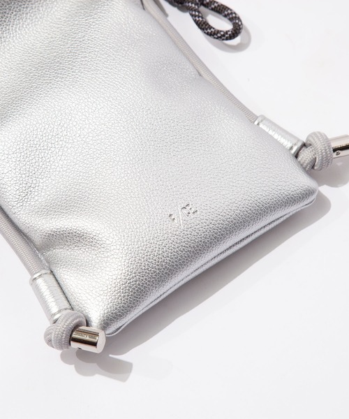 F/CE. （エフシーイー）の「F/CE. TECH LEATHER MAP POCHETTE / エフシーイー テックレザー マップポシェット（ショルダーバッグ・メンズ・ブラック/シルバー/レッド/ベージュ・FREE）」の9枚目の写真