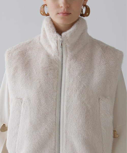 アドーア 美品！エコファージレベスト エクリュ ワンサイズ アドーア 美品！エコファージレベスト エクリュ ワンサイズ