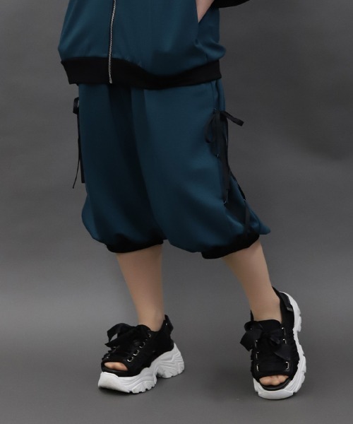 axes femme POETIQUE(アクシーズファムポエティック)の「チャイナボタンバルーンパンツ(その他パンツ・レディース・パープル/ブラック/ブルーグリーン・MEDIUM)」の3枚目の写真