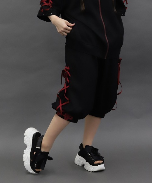 axes femme POETIQUE(アクシーズファムポエティック)の「チャイナボタンバルーンパンツ(その他パンツ・レディース・パープル/ブラック/ブルーグリーン・MEDIUM)」の2枚目の写真