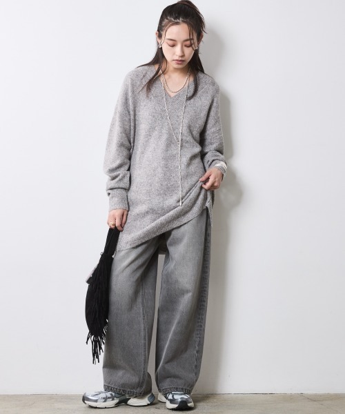 CHIC STYLE（シックスタイル）の「Vネックニットチュニック＜大きいサイズ有＞シックスタイル（ニット/セーター・レディース・ベージュ/グレー・M/L/LL/3L/4L/5L）」の4枚目の写真