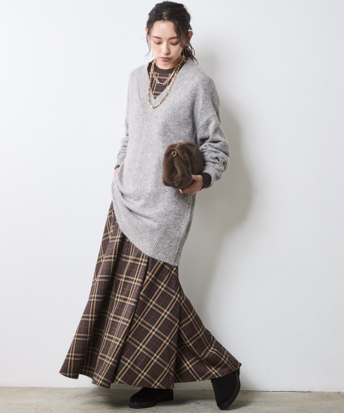 CHIC STYLE（シックスタイル）の「Vネックニットチュニック＜大きいサイズ有＞シックスタイル（ニット/セーター・レディース・ベージュ/グレー・M/L/LL/3L/4L/5L）」の16枚目の写真
