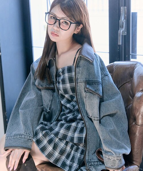 OLIVE des OLIVE（オリーブデオリーブ）の「配色衿デニムブルゾン（デニムジャケット・レディース・ブルー/ブラック・FREE）」の3枚目の写真