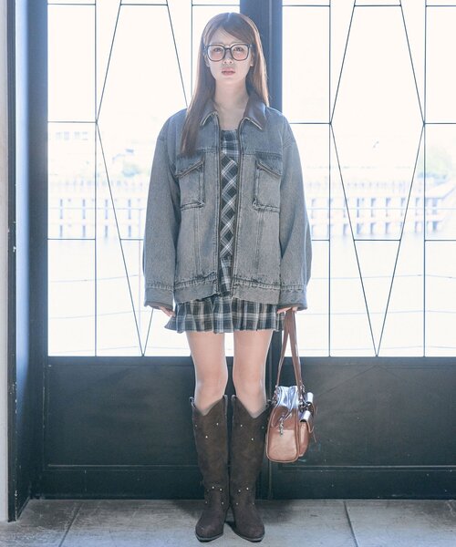 OLIVE des OLIVE（オリーブデオリーブ）の「配色衿デニムブルゾン（デニムジャケット・レディース・ブルー/ブラック・FREE）」の6枚目の写真