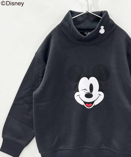 Disney（ディズニー）の「キッズ MICKEY MOUSE 裏起毛 ミッキーオーバーサイズ ハイネックトレーナー（スウェット・キッズ・杢グレー/ダークグリーン/チャコールグレー/グレイッシュベージュ/グレー系その他/キャメル/オートミール/ネイビー・110cm/120cm/130cm/140cm/150cm/160cm）」の3枚目の写真