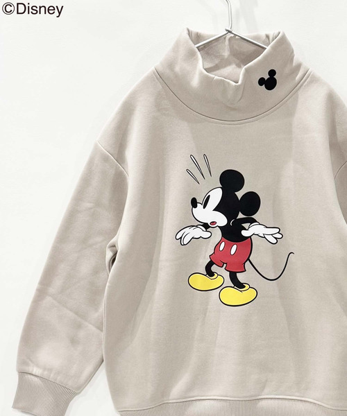 Disney（ディズニー）の「キッズ MICKEY MOUSE 裏起毛 ミッキーオーバーサイズ ハイネックトレーナー（スウェット・キッズ・杢グレー/ダークグリーン/チャコールグレー/グレイッシュベージュ/グレー系その他/キャメル/オートミール/ネイビー・110cm/120cm/130cm/140cm/150cm/160cm）」の5枚目の写真