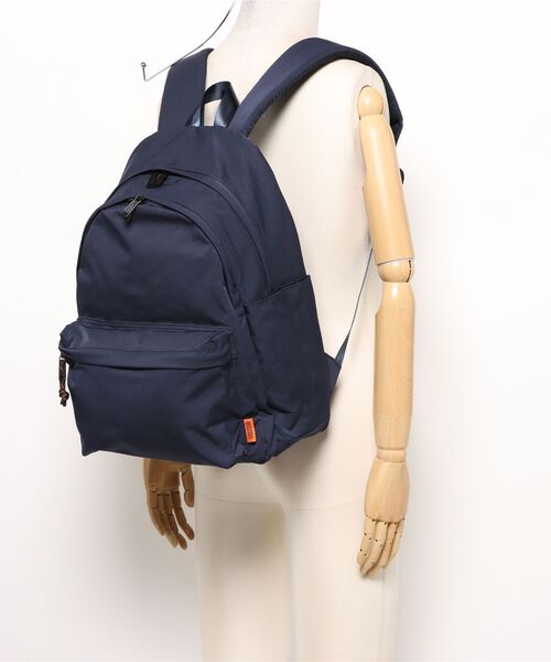 UNIVERSAL OVERALL(ユニバーサルオーバーオール)の「【UNIVERSAL OVERALL】SLANT DAYPACK / スラントディパック 大容量23リットル(バックパック/リュック・レディース・ブラック/ネイビー/グレー・FREE)」の4枚目の写真