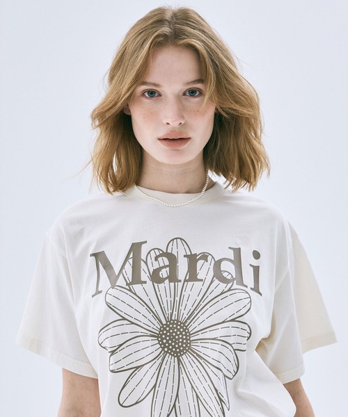 Mardi Mercredi(マルディメクルディ)の「TSHIRT FLOWERMARDI / Tシャツ フラワーマルディ(Tシャツ/カットソー・レディース・ベージュ系その他/チャコール/オートミール/クリーム/ブラウン/ベージュ系その他2/ブラック×パープル/ベージュ系その他3/ブラウン系その他/ペールイエロー/ベージュ系その他4/ネイビー・FREE)」の1枚目の写真