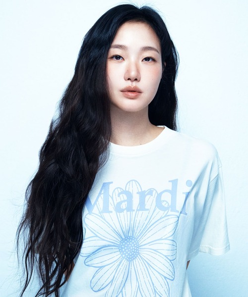 Mardi Mercredi(マルディメクルディ)の「TSHIRT FLOWERMARDI / Tシャツ フラワーマルディ(Tシャツ/カットソー・レディース・ベージュ系その他/チャコール/オートミール/クリーム/ブラウン/ベージュ系その他2/ブラック×パープル/ベージュ系その他3/ブラウン系その他/ペールイエロー/ベージュ系その他4/ネイビー・FREE)」の9枚目の写真