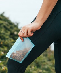 MILLION CARATS（ミリオンカラッツ）の「“繰り返し使える未来の保存容器”《Zip Top》DishシリーズSサイズ。フタ要らずで自立式！冷凍から調理まで叶える100%プラチナシリコーン製エココンテナ ※ 冷凍保存、湯せん、電子レンジ、食洗機に対応（キッチンツール）」