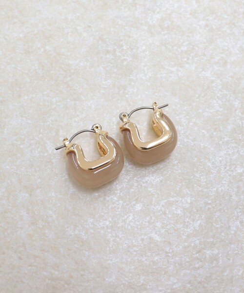 fredy emue（フレディエミュ）の「フェイクストーンスクエアピアス（ピアス（両耳用）・レディース・ベージュ/ライトグレー/ブラウン・FREE）」の12枚目の写真