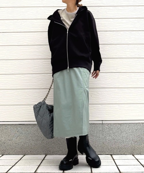 Q(キュー)の「ダンボールZIPパーカー(パーカー・レディース・ブラック/バーガンディー・MEDIUM)」の13枚目の写真