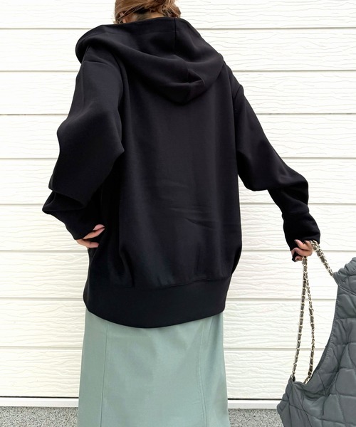 Q(キュー)の「ダンボールZIPパーカー(パーカー・レディース・ブラック/バーガンディー・MEDIUM)」の17枚目の写真