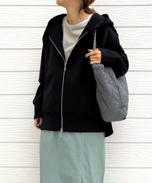 Q(キュー)の「ダンボールZIPパーカー(パーカー・レディース・ブラック/バーガンディー・MEDIUM)」の18枚目の写真