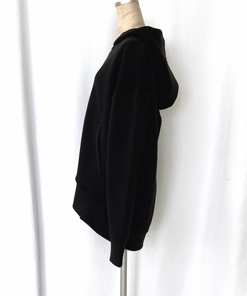 Q(キュー)の「ダンボールZIPパーカー(パーカー・レディース・ブラック/バーガンディー・MEDIUM)」の10枚目の写真