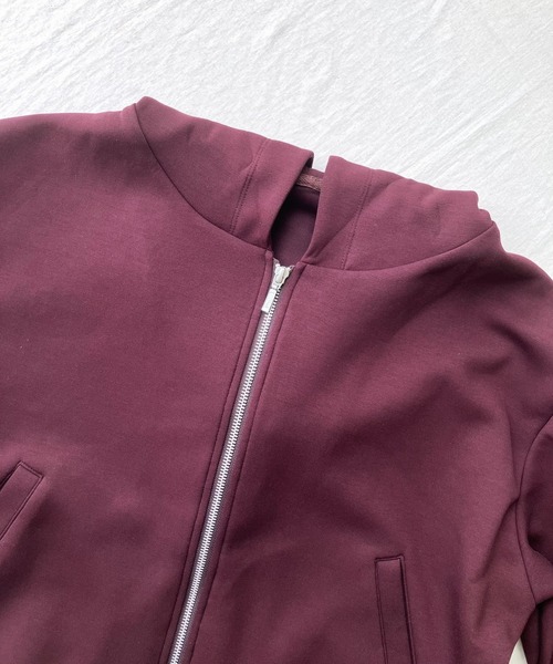 Q(キュー)の「ダンボールZIPパーカー(パーカー・レディース・ブラック/バーガンディー・MEDIUM)」の6枚目の写真